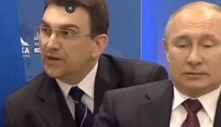 Путин опять поразил &mdash; он, оказывается, внимательно слушает, что щебечет переводчик!