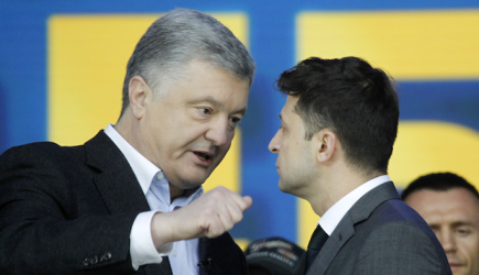 Сцепившихся Порошенко и Зеленского поставили на колени перед Путиным