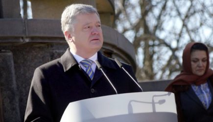 Нос Порошенко  обличил его в грязной лжи