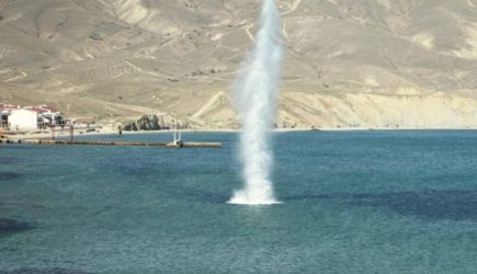 На пляже в Крыму взорвали бомбу