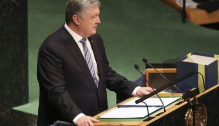 Порошенко согласился провести дебаты с Зеленским на &laquo;Олимпийском&raquo;