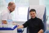 Порошенко и Зеленский пошли на анализы