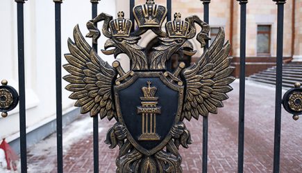 Псковская прокуратура разрекламировала казино и секс-услуги