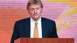 «В Кремле не вмешивались и не собираются»: Песков о ситуации вокруг Серебренникова