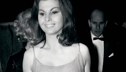 Умерла еще одна девушка Джеймса Бонда