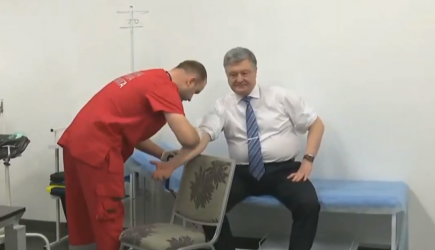 Стали известны результаты теста Порошенко на алкоголь и наркотики