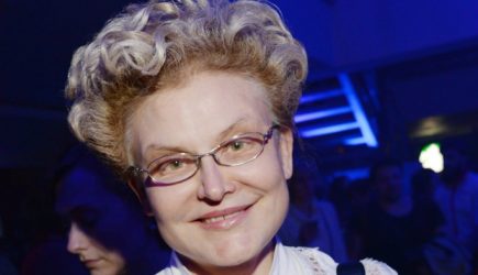 «Достает всех вокруг»: коллеги сторонятся эксцентричную Малышеву