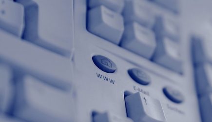 Вступление в силу закона о Рунете перенесут на ноябрь &mdash; Левин