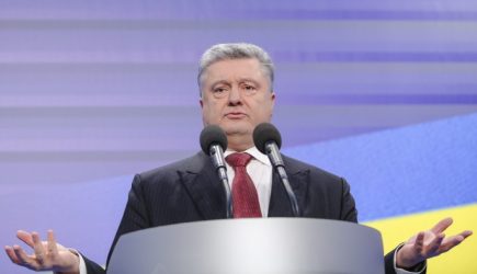 Хочет соскочить: Трусливый Порошенко включил заднюю