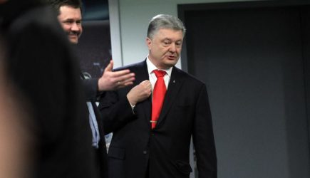 Порошенко гарантировал отмену санкций против Москвы
