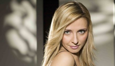 Навка лидирует по доходам среди жен высших чиновников