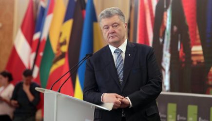 Порошенко скрывает настоящую фамилию