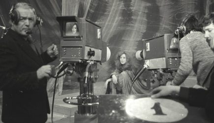 Назван топ-5 самых популярных песен Пугачевой