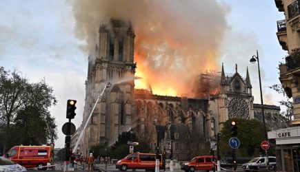 «Собора не будет»: страшные причины пожара в Нотр-Дам-де-Пари