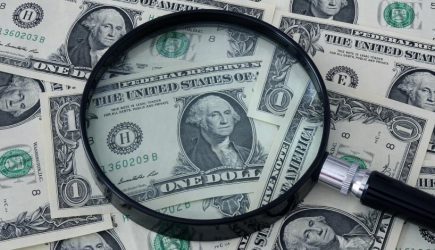 Худеет к лету: доллар сильно просел