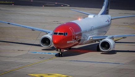 Новые требования к внешнему виду стюардесс разозлили женщин