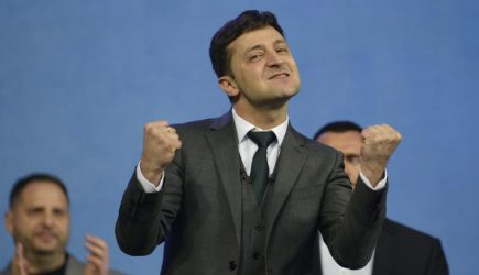 Опустил Порошенко на дно: Зеленского захвалили после дебатов