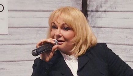 Сын артистки Ирины Цывиной не сдержал слез на церемонии прощания