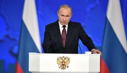 «Киев всё время пытается нагнуть, наклонить Донбасс»: Путин осадил критиков выдачи российских паспортов жителям ДНР и ЛНР