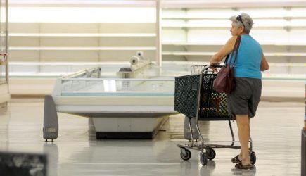 В России массово закроются магазины