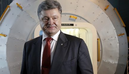 1000 км&nbsp;пепла: Порошенко похвастался новой ракетой