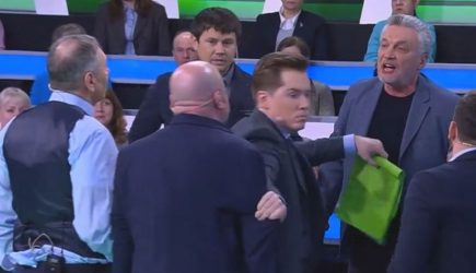 Драка началась в эфире НТВ после фашистского приветствия