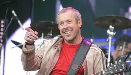 Макаревич о России: «Голые, зато с ядерным оружием…» Россия о Макаревиче: «Бездарность, зато с гитарой…»