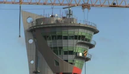 Погрузчик столкнулся с пассажирским самолетом в московском аэропорту &laquo;Шереметьево&raquo;