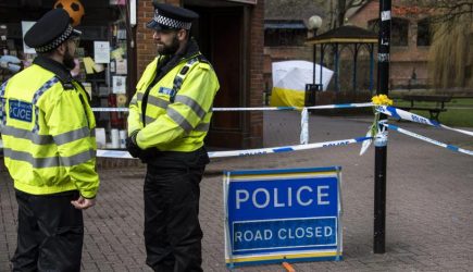 «Скрипали отравились через цветы»: обман британцев раскрыли