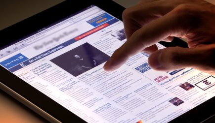 Дайджест СМИ: Подвиг русской стюардессы, Израиль &laquo;отправил&raquo; авианосец США в Иран, США не шутят с Китаем