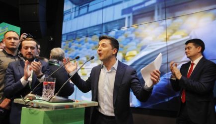 Зеленский упал в ноги Трампу