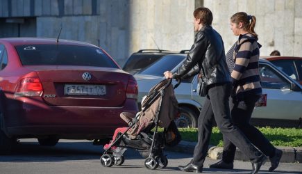 Правила получения детских пособий изменились в России