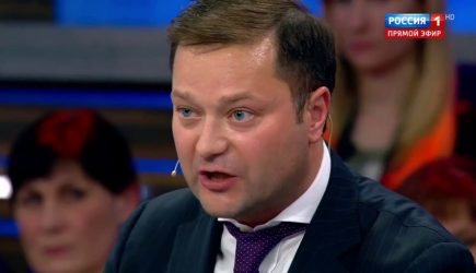 Большой В. обидел маленького в.