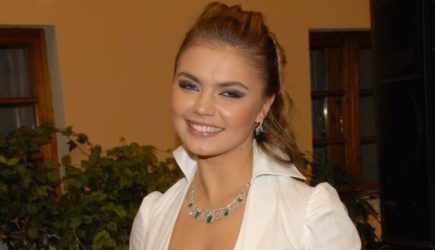 «Имеет право рожать»: двойня Алины Кабаевой вызвала переполох