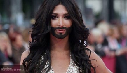 Эпатажная Кончита Вурст вновь поразила «Евровидение» провокационным нарядом