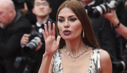 Боня оконфузилась на красной дорожке в Каннах