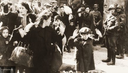 Украинское посольство в США выдало фото польских евреев за изображение крымских татар