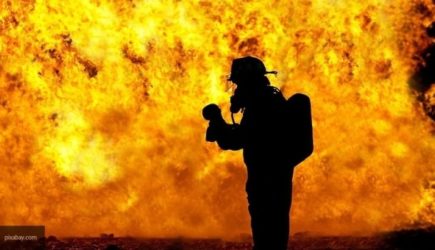 Видео полыхающего военного корабля на бывшем заводе Порошенко выложили в Сеть