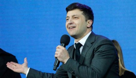 «Когда он нажрется?»:  украинцев взбесили шутки Зеленского про шаурму