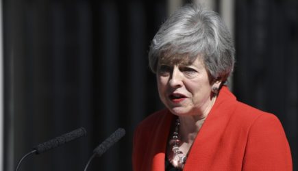 Тереза Мэй стала жертвой страшного проклятья