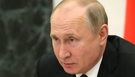 Путин упал на красной дорожке