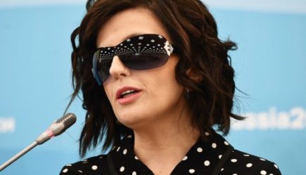 С Гурцкой сорвали маску: певица оправдалась! Известная певица Диана Гурцкая уже не раз подвергалась этим….