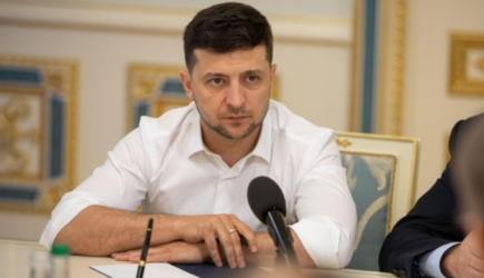 Пристыженный Зеленский свалил вину за новый скандал на Порошенко