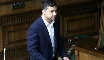 Зеленский отменил указы Порошенко