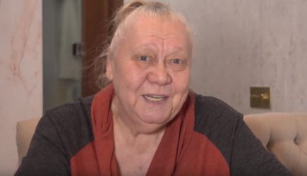 Звезда фильма &laquo;Девчата&raquo; расплакалась в программе Первого канала