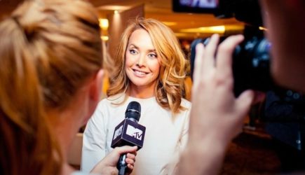 Отец Жанны Фриске рассказал о подающей ему &laquo;знаки&raquo; дочери