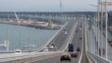 «Даже не думайте ехать»: россиян отговаривают от поездок по Крымскому мосту