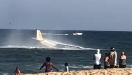 Видео аварийной посадки самолета в океан в США появилось в Сети