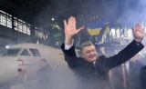 Порошенко вместе с семьей покинул территорию Украины