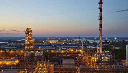 Объявленный в розыск бывший гендиректор НПЗ потребовал премию в сотни миллионов